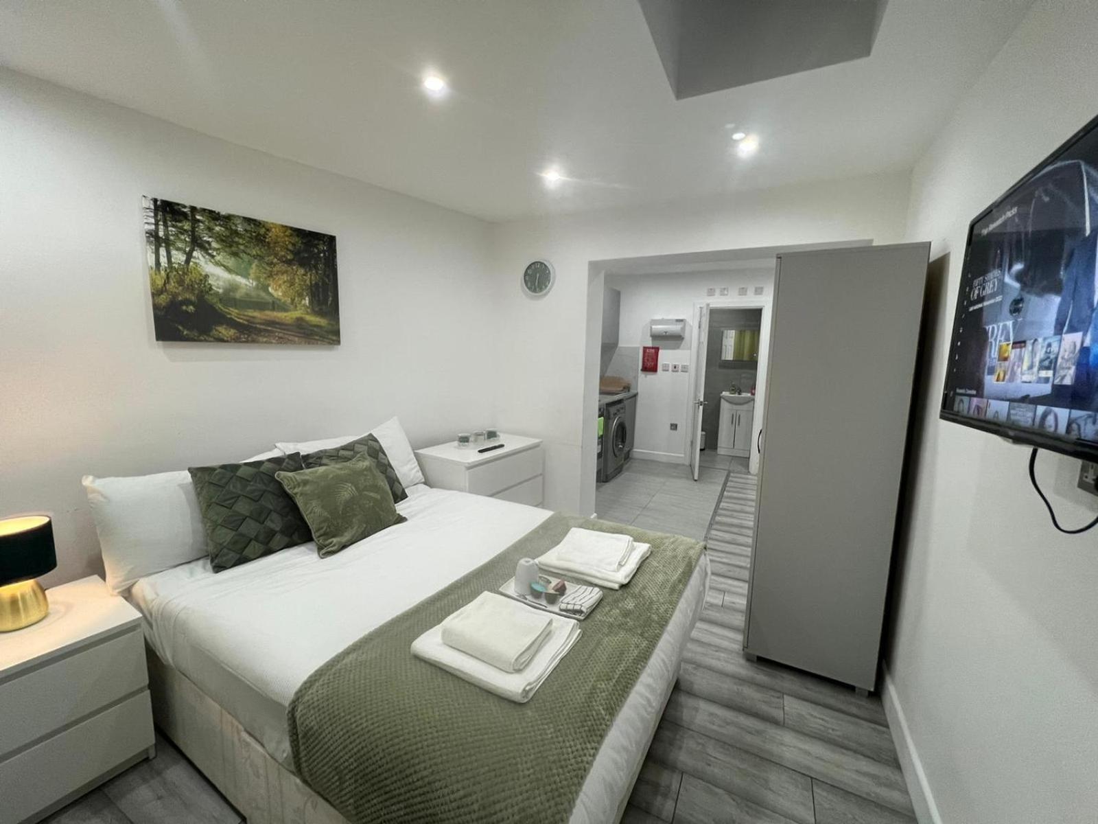 Central Harrow Cozy Apartment With Free Parking Harrow on the Hill Номер фото