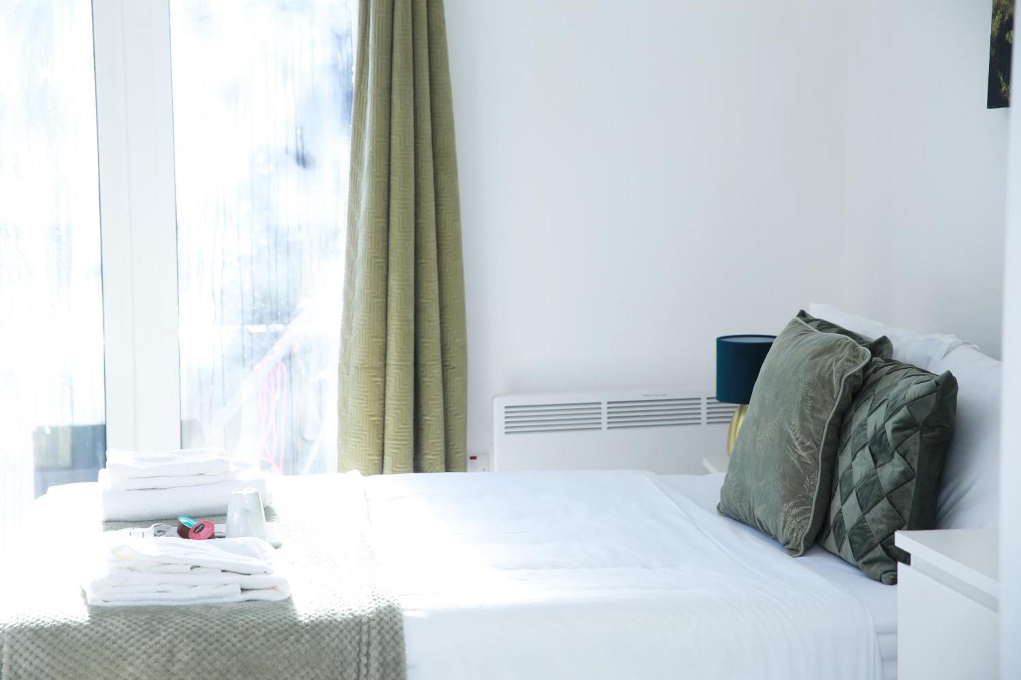 Central Harrow Cozy Apartment With Free Parking Harrow on the Hill Екстер'єр фото