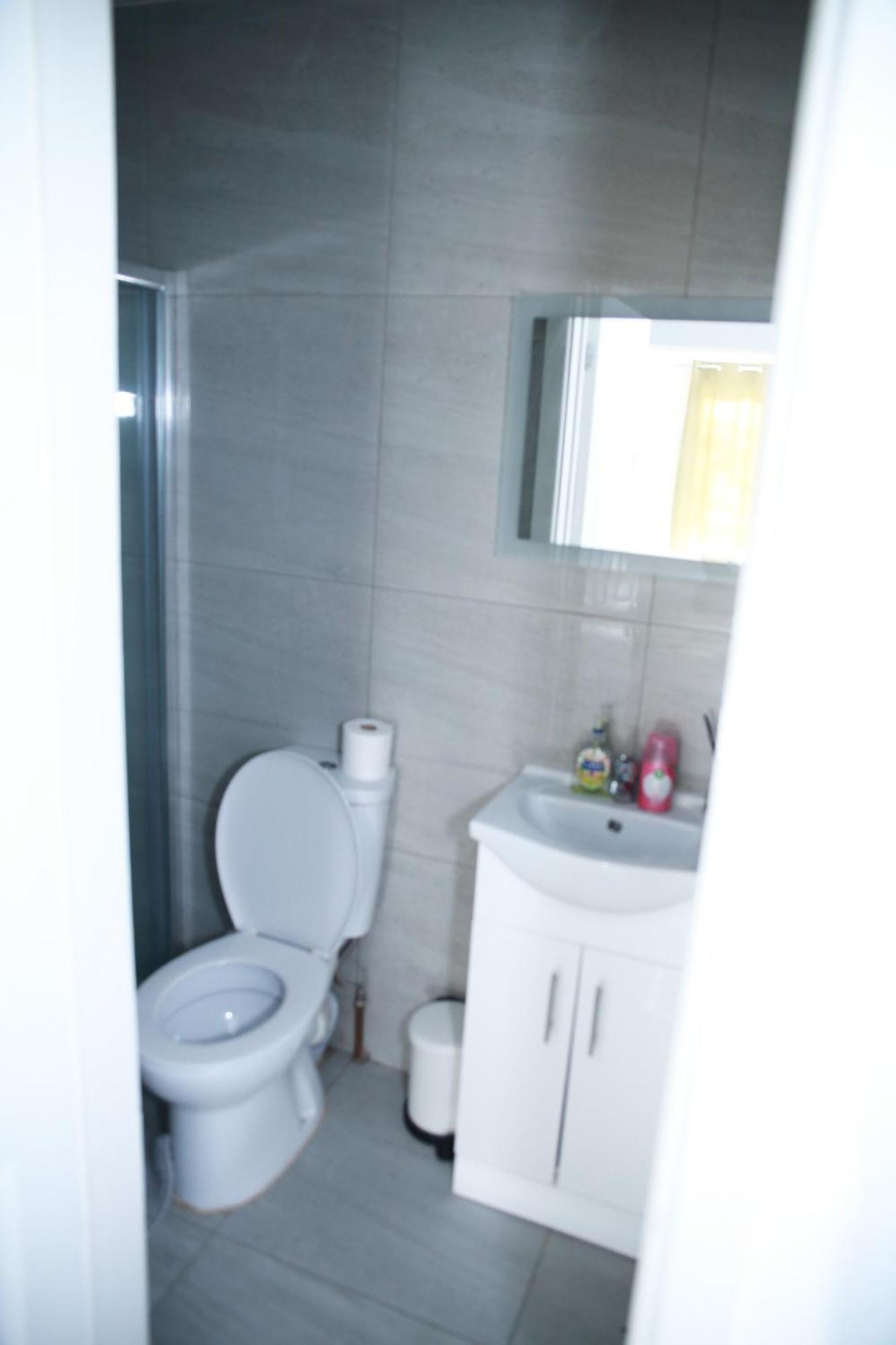 Central Harrow Cozy Apartment With Free Parking Harrow on the Hill Екстер'єр фото