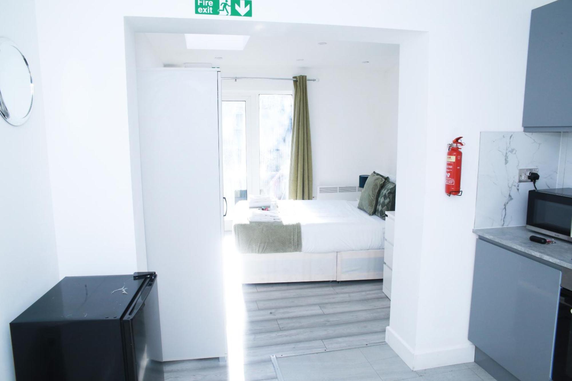 Central Harrow Cozy Apartment With Free Parking Harrow on the Hill Екстер'єр фото