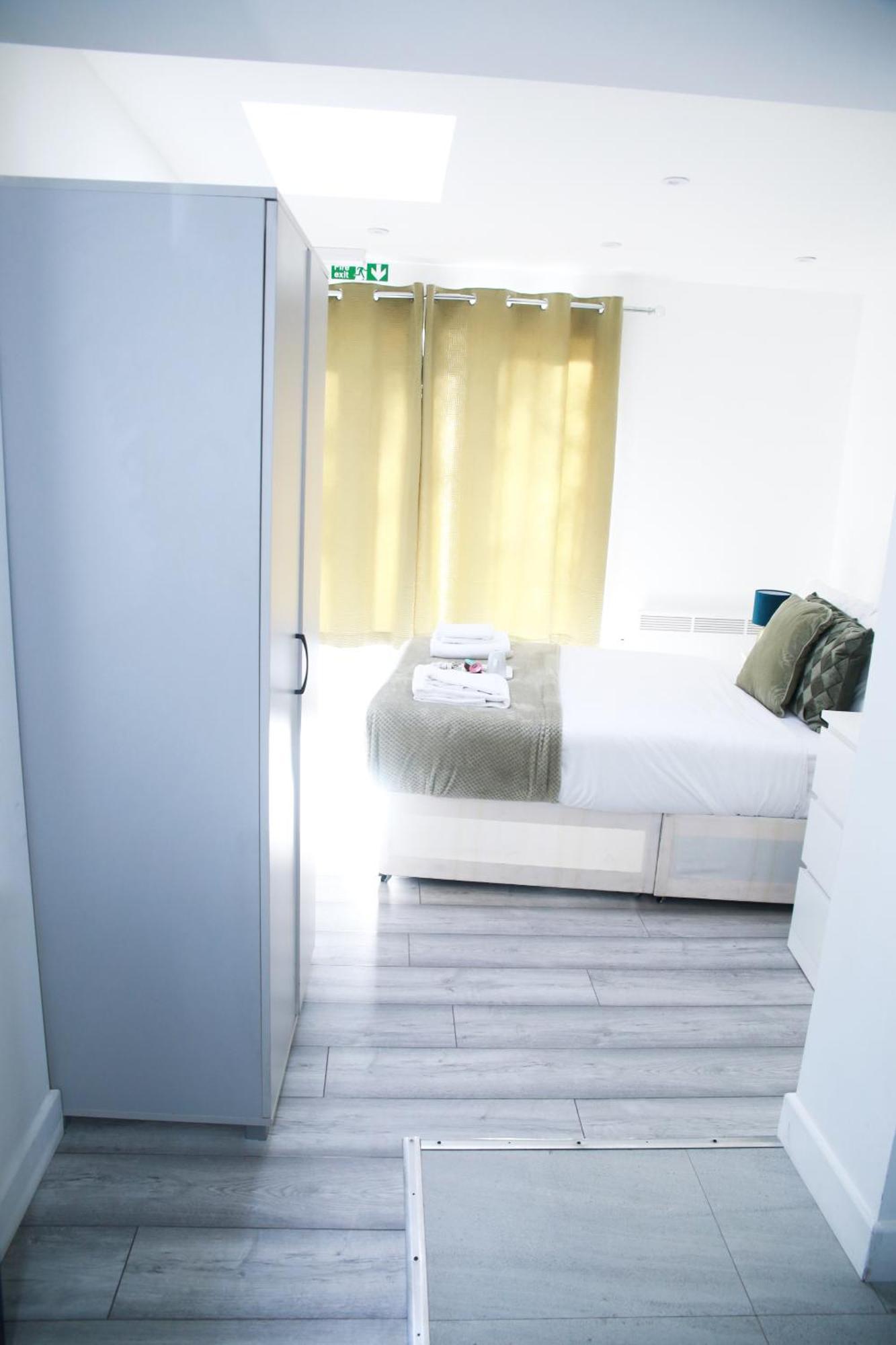 Central Harrow Cozy Apartment With Free Parking Harrow on the Hill Екстер'єр фото